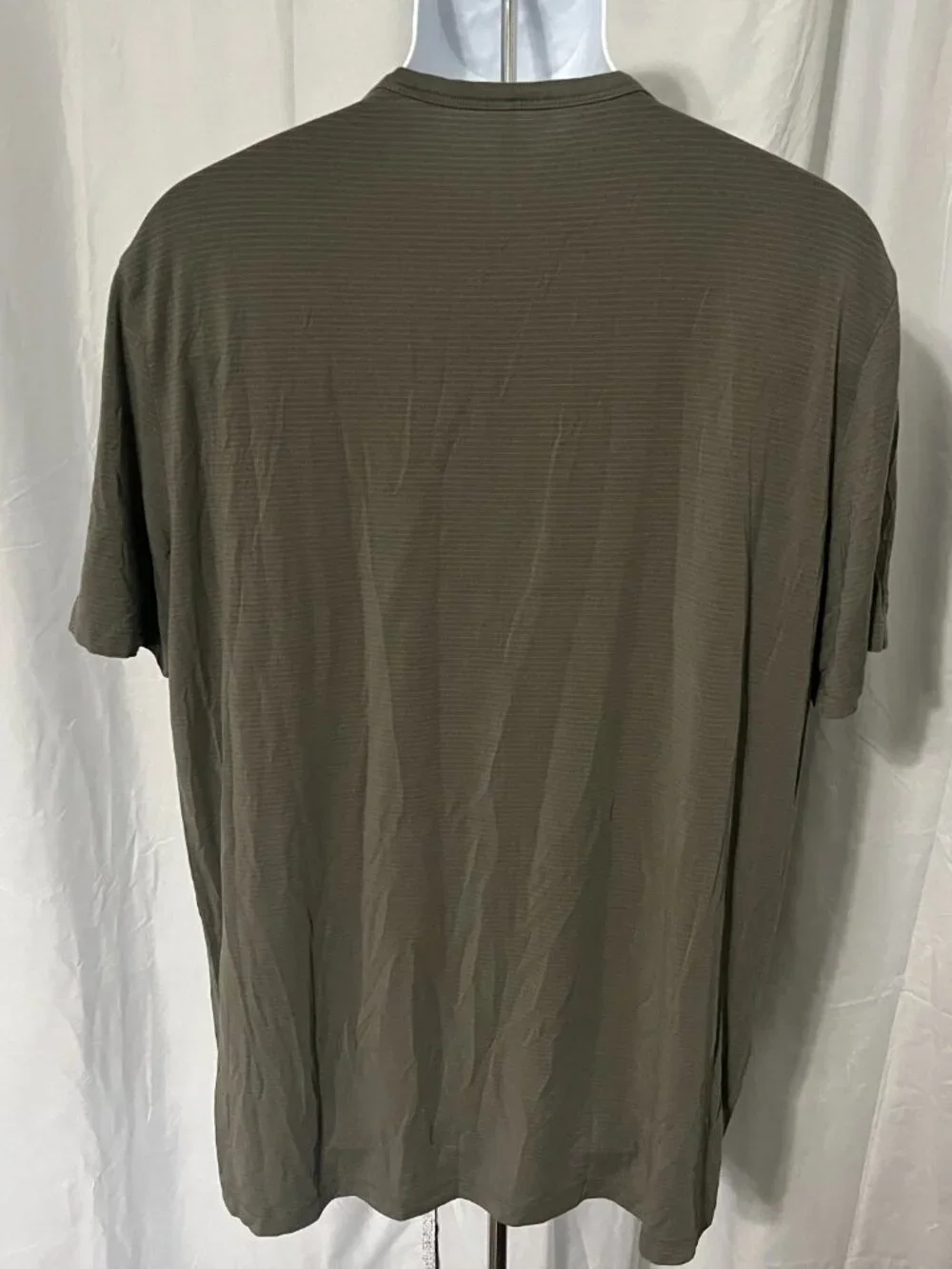 💪 Vuori Men's Green Striped Short Sleeve Stretch Athletic T-Shirt Large L EUC - Picture 3 of 5